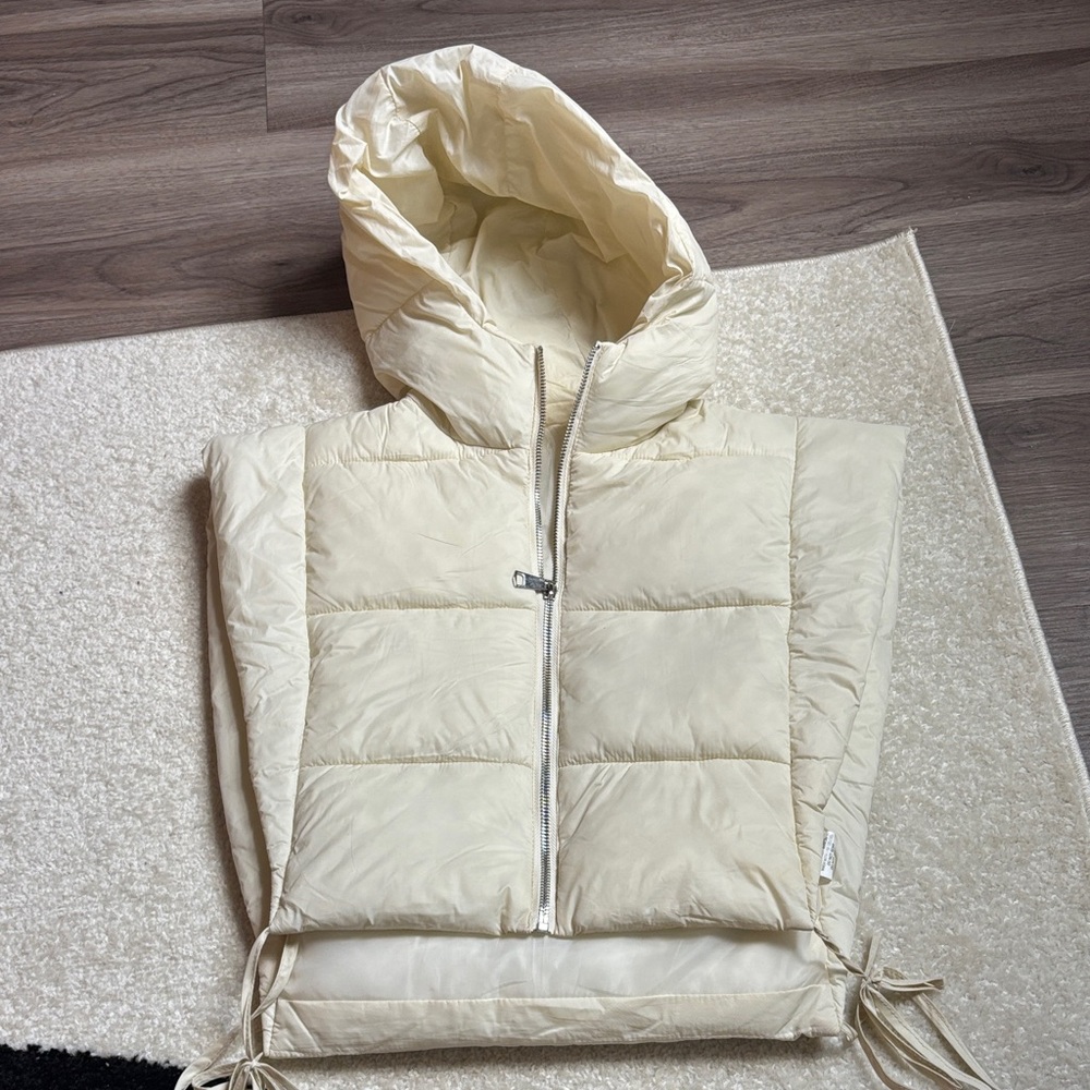 Cream cropped Puffer vest